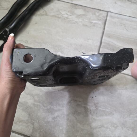 2020-2023 Chevrolet Silverado 2500 3500 Front Left Bumper Bar Bracket - Picture 10 of 12